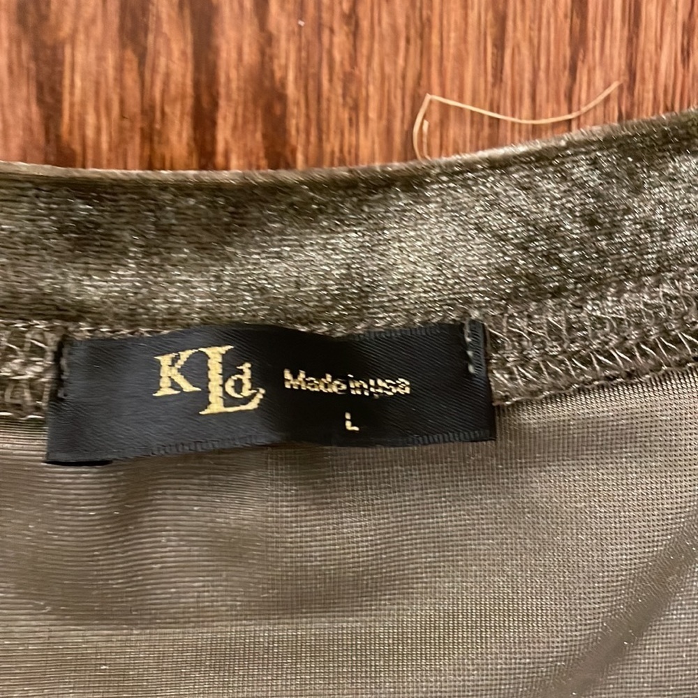 KLD Women’s Velvet Oversized drop sleeve Top. Olive green size Large - Picture 8 of 8